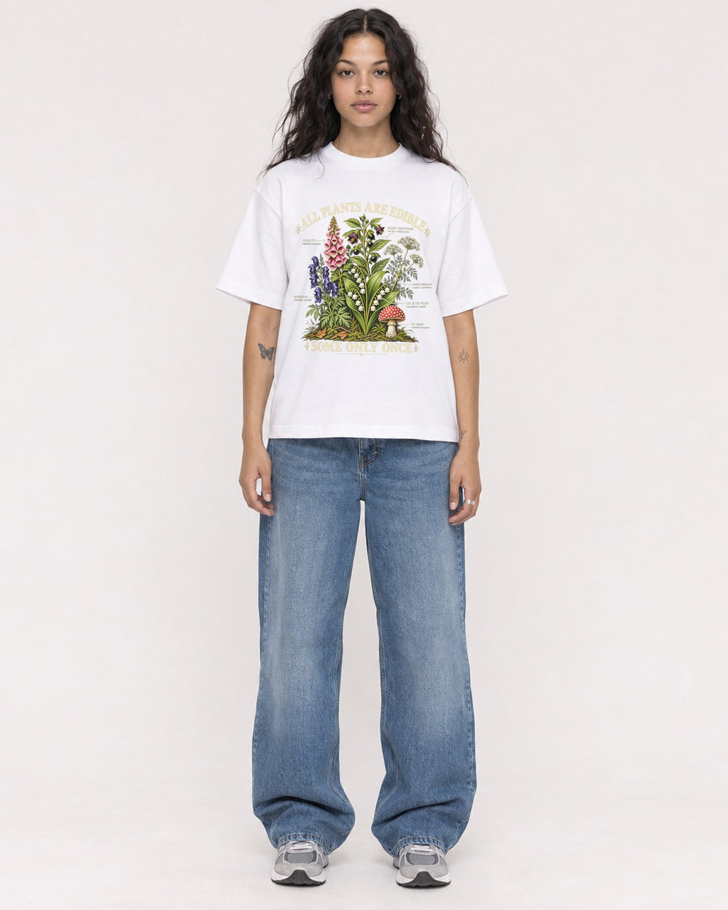 Mockup Boxy Heavyweight Tee White female full-body 30