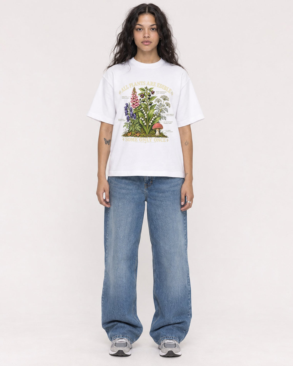 Mockup Boxy Heavyweight Tee White female full-body 30