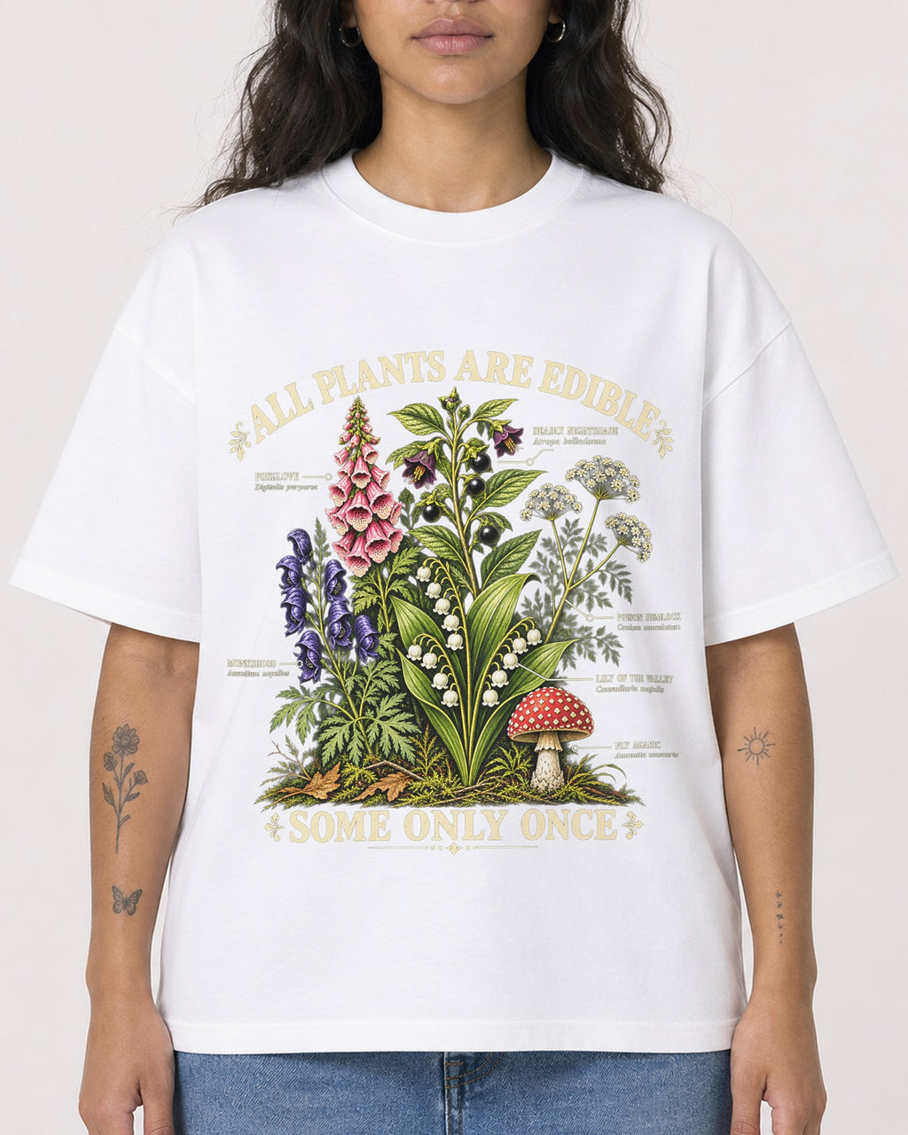 Mockup Boxy Heavyweight Tee White female close-up 30