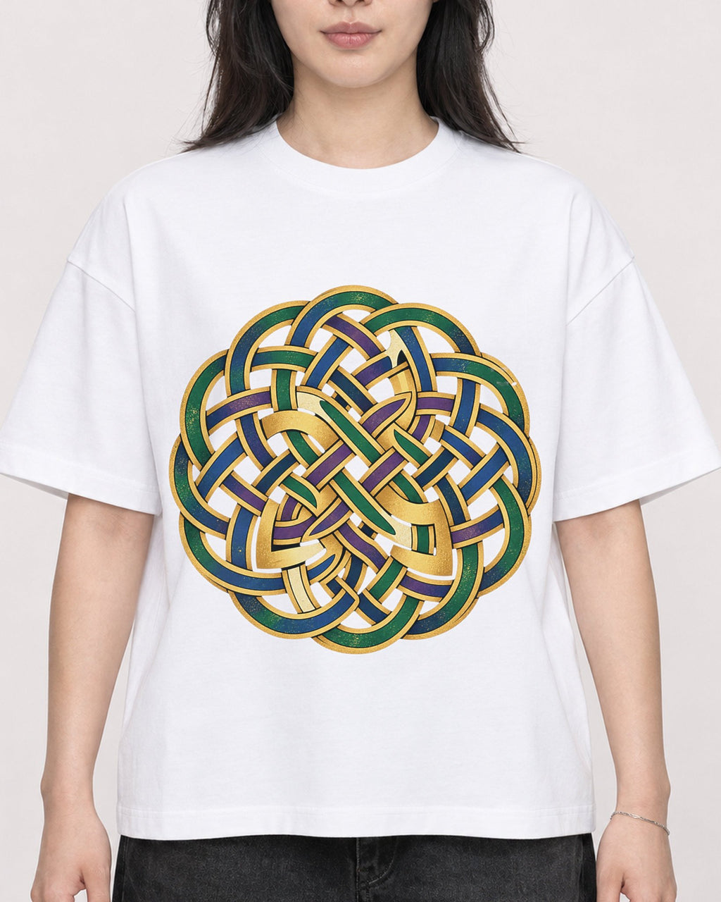 Mockup Boxy Heavyweight Tee White female close-up 13