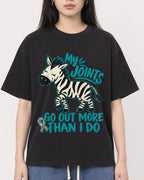 Mockup Boxy Heavyweight Tee Black female close-up 01