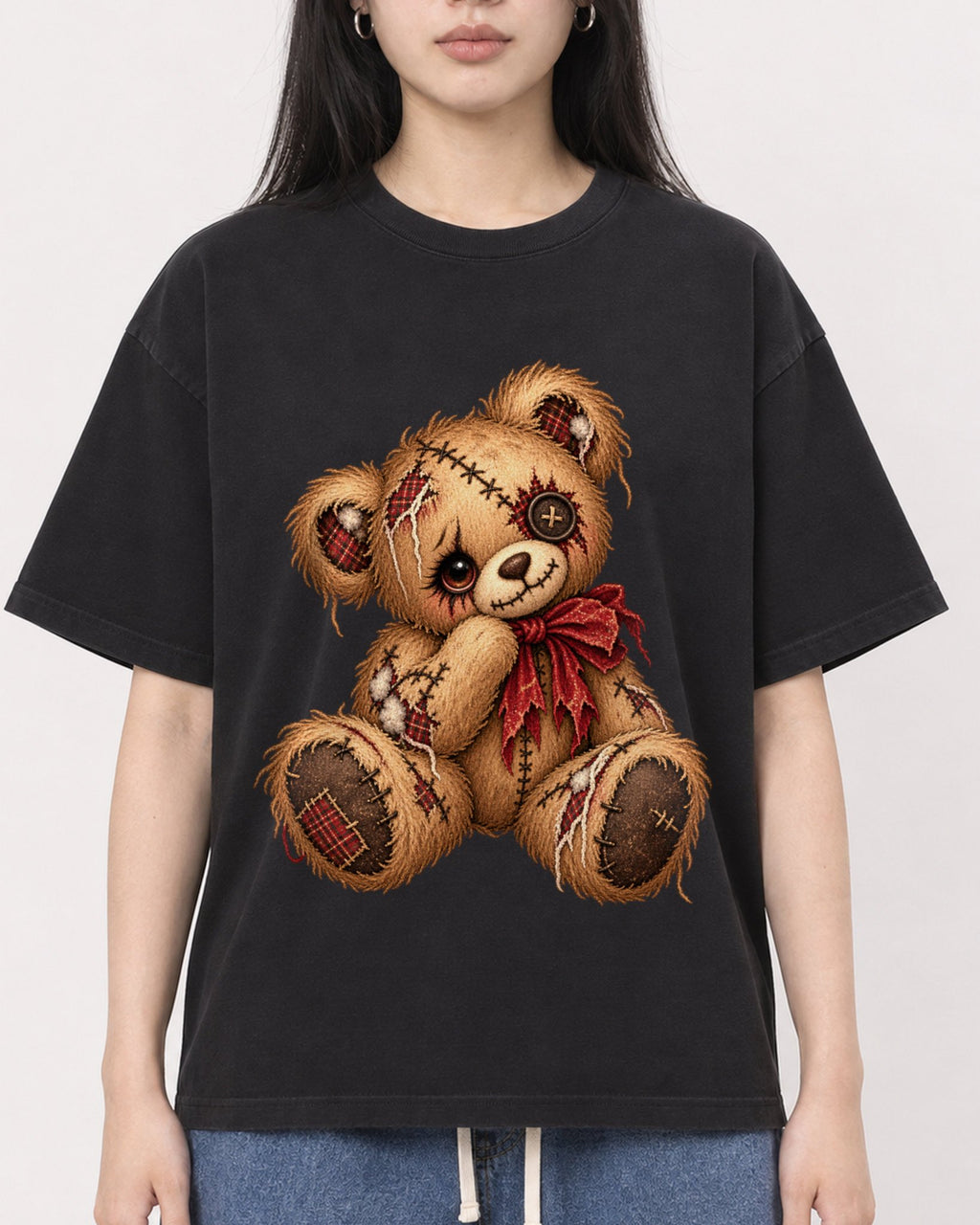 Mockup Boxy Heavyweight Tee Black female close-up 01