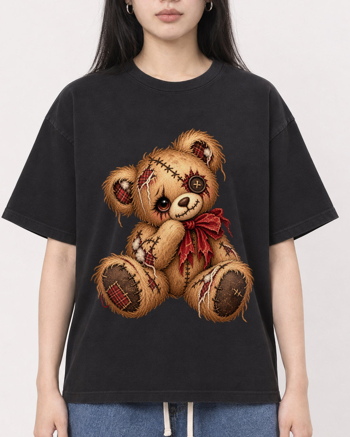 Mockup Boxy Heavyweight Tee Black female close-up 01