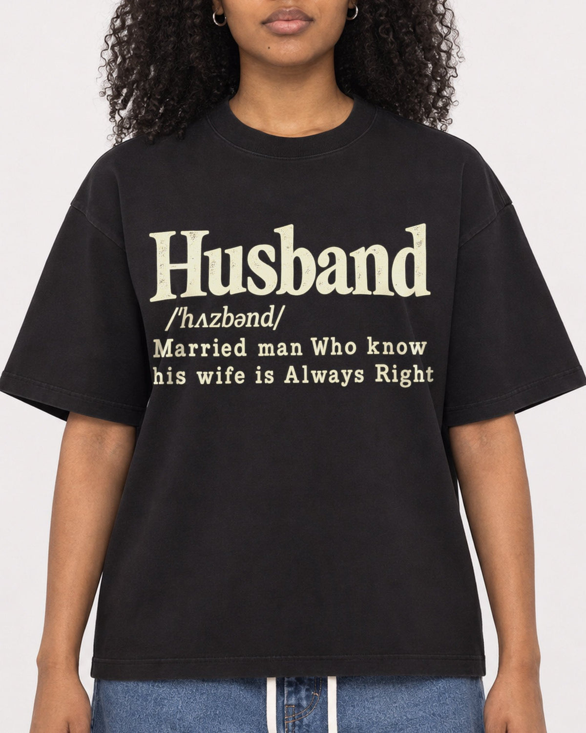 Mockup Boxy Heavyweight Tee Black female close-up 05