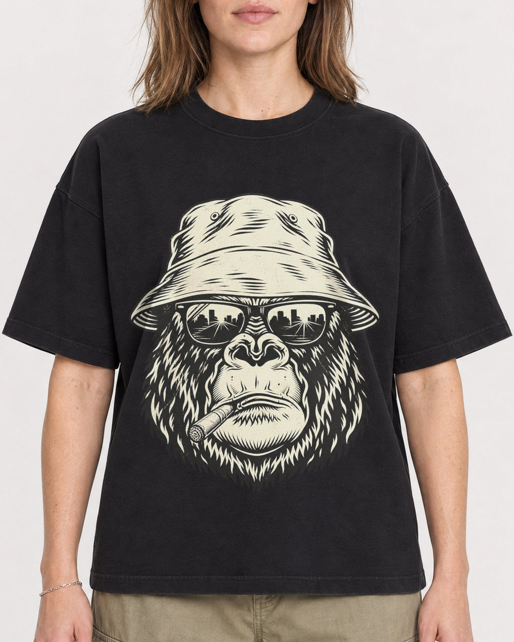 Mockup Boxy Heavyweight Tee Black female close-up 38