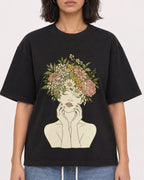 Mockup Boxy Heavyweight Tee Black female close-up 37
