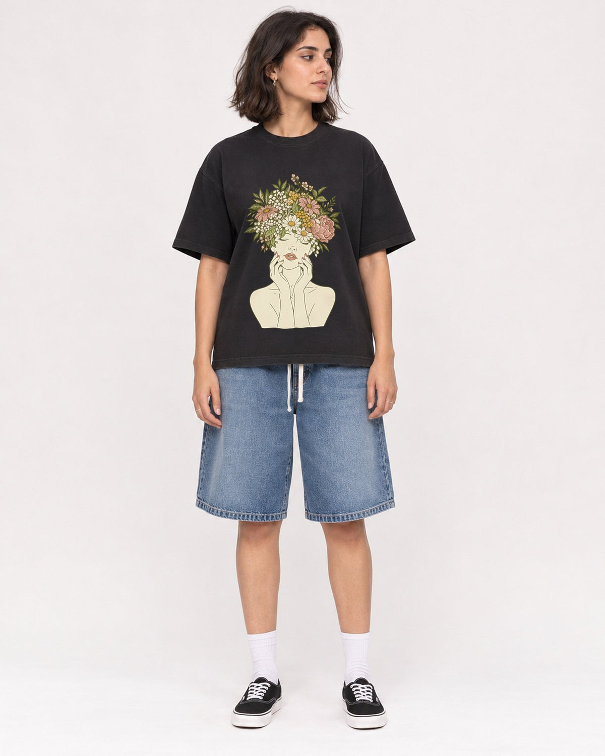 Mockup Boxy Heavyweight Tee Black female full-body 37