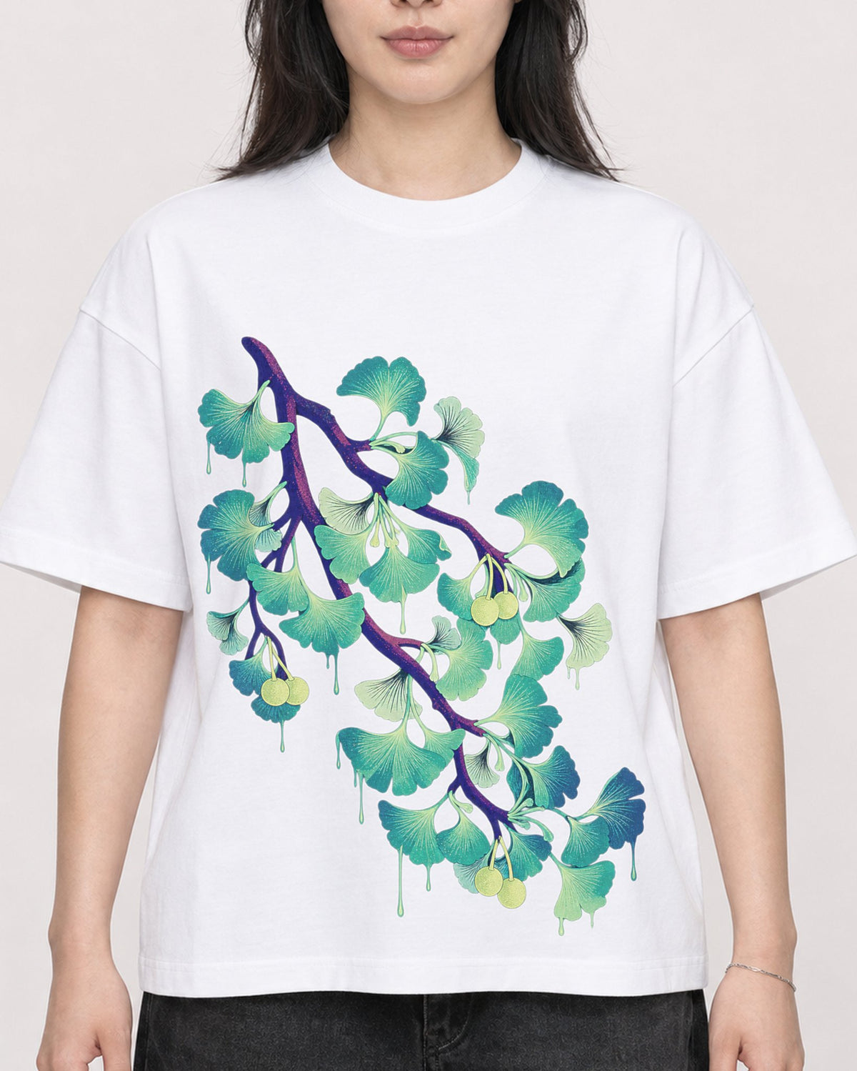 Mockup Boxy Heavyweight Tee White female close-up 13