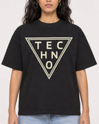Mockup Boxy Heavyweight Tee Black female close-up 07
