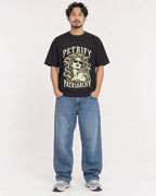 Mockup Boxy Heavyweight Tee Black male full-body 02