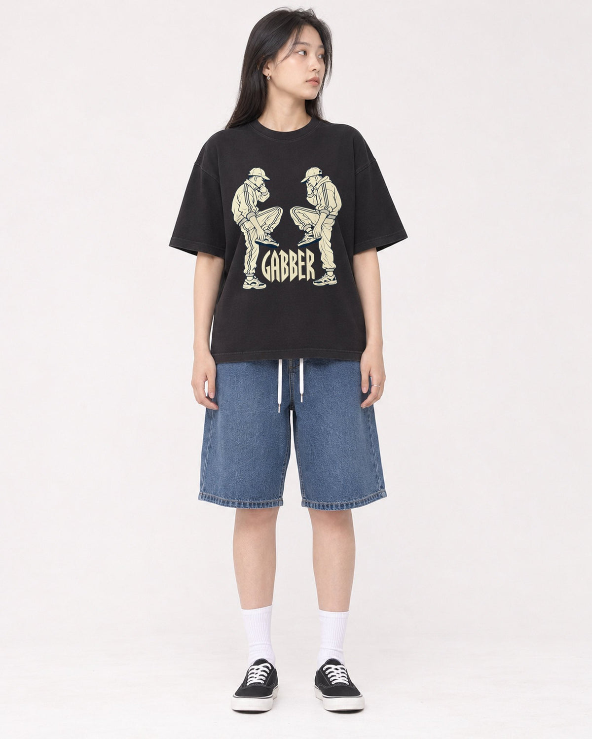 Mockup Boxy Heavyweight Tee Black female full-body 01