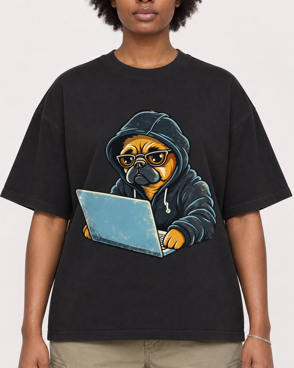 Mockup Boxy Heavyweight Tee Black female close-up 14