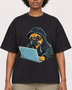 Mockup Boxy Heavyweight Tee Black female close-up 14