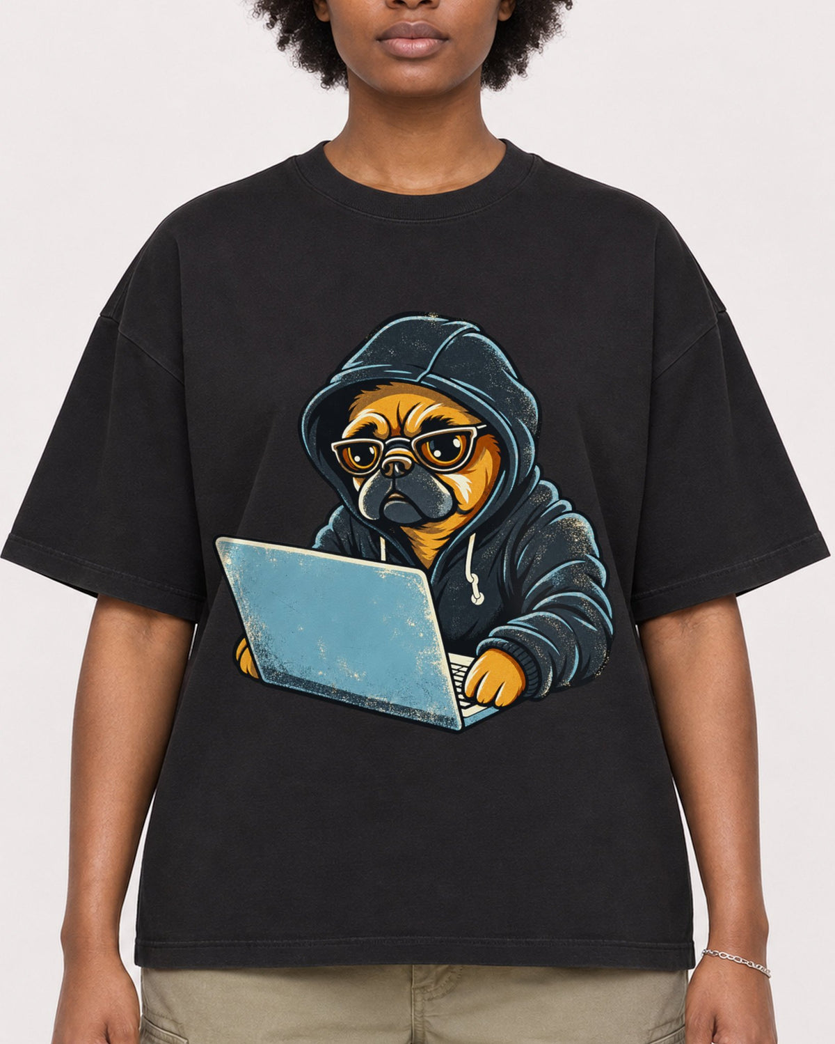 Mockup Boxy Heavyweight Tee Black female close-up 14