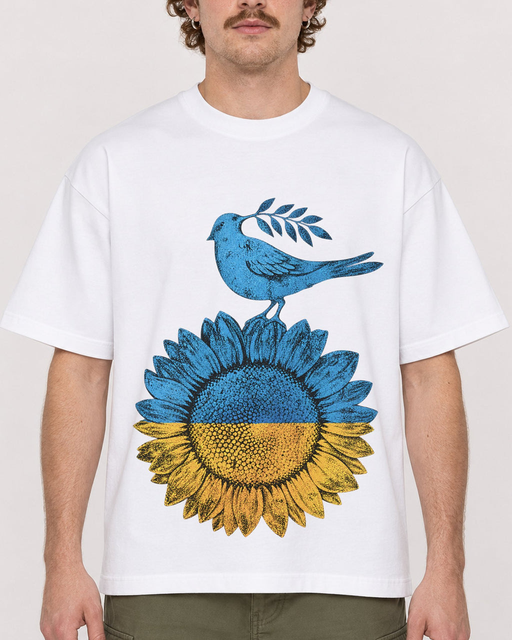 Mockup Boxy Heavyweight Tee White male close-up 09