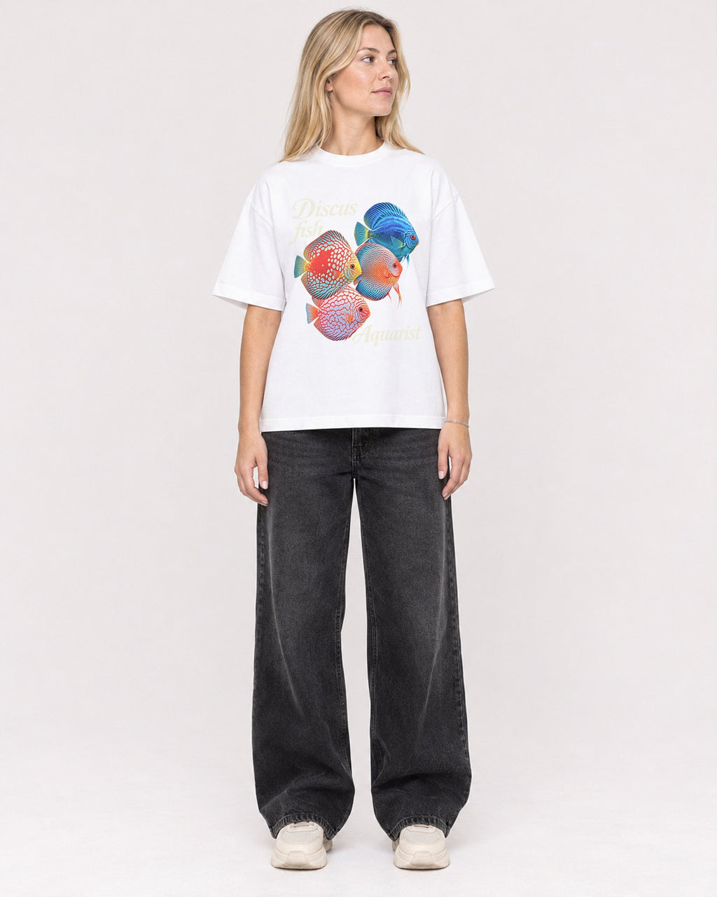 Mockup Boxy Heavyweight Tee White female full-body 08