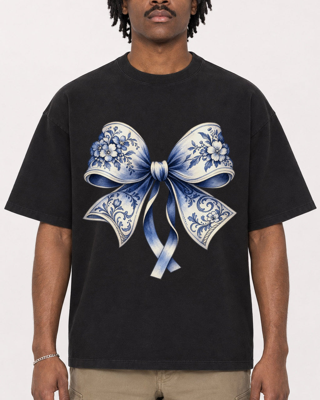 Mockup Boxy Heavyweight Tee Black male close-up 04