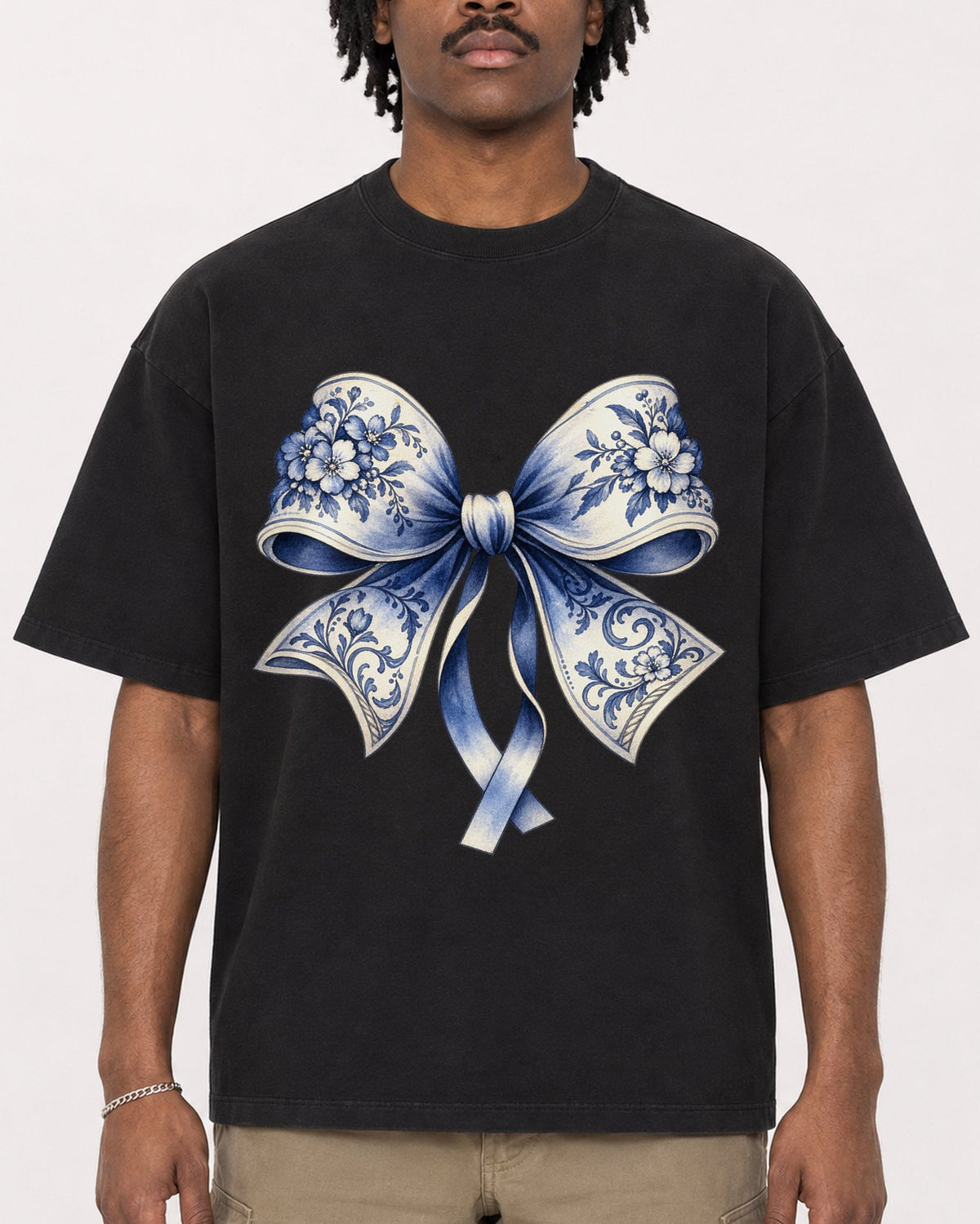 Mockup Boxy Heavyweight Tee Black male close-up 04