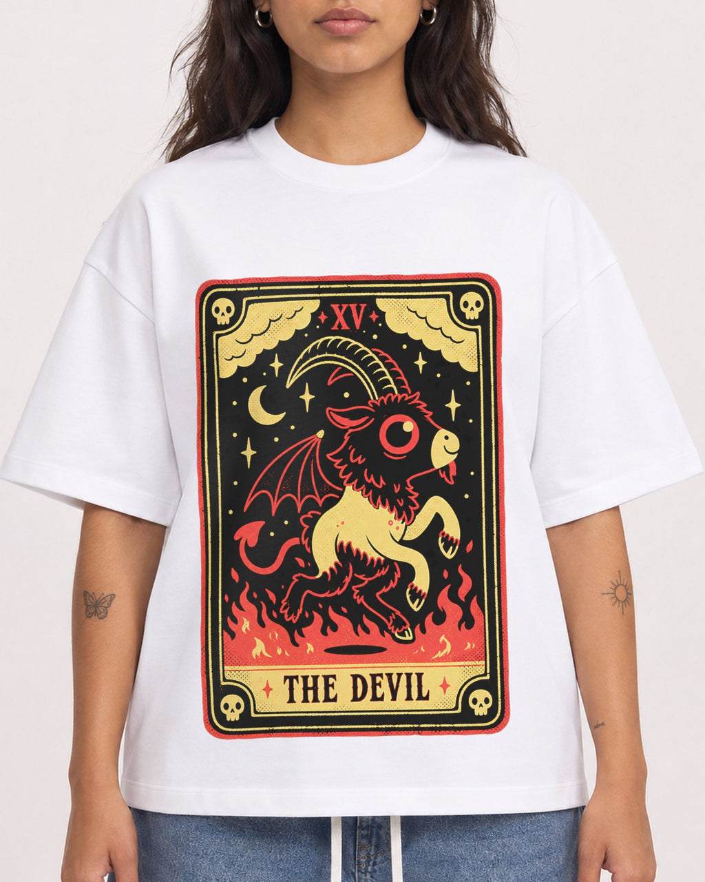 Mockup Boxy Heavyweight Tee White female close-up 06