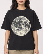 Mockup Boxy Heavyweight Tee Black female close-up 02