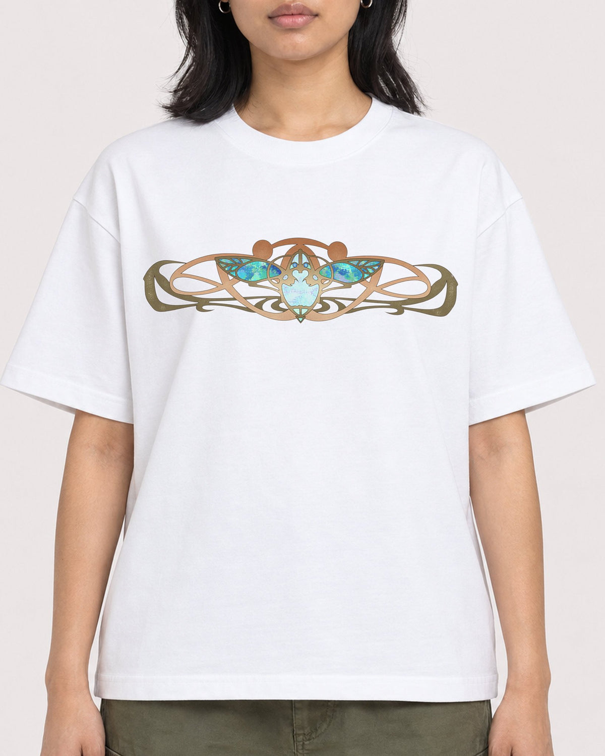 Mockup Boxy Heavyweight Tee White female close-up 22