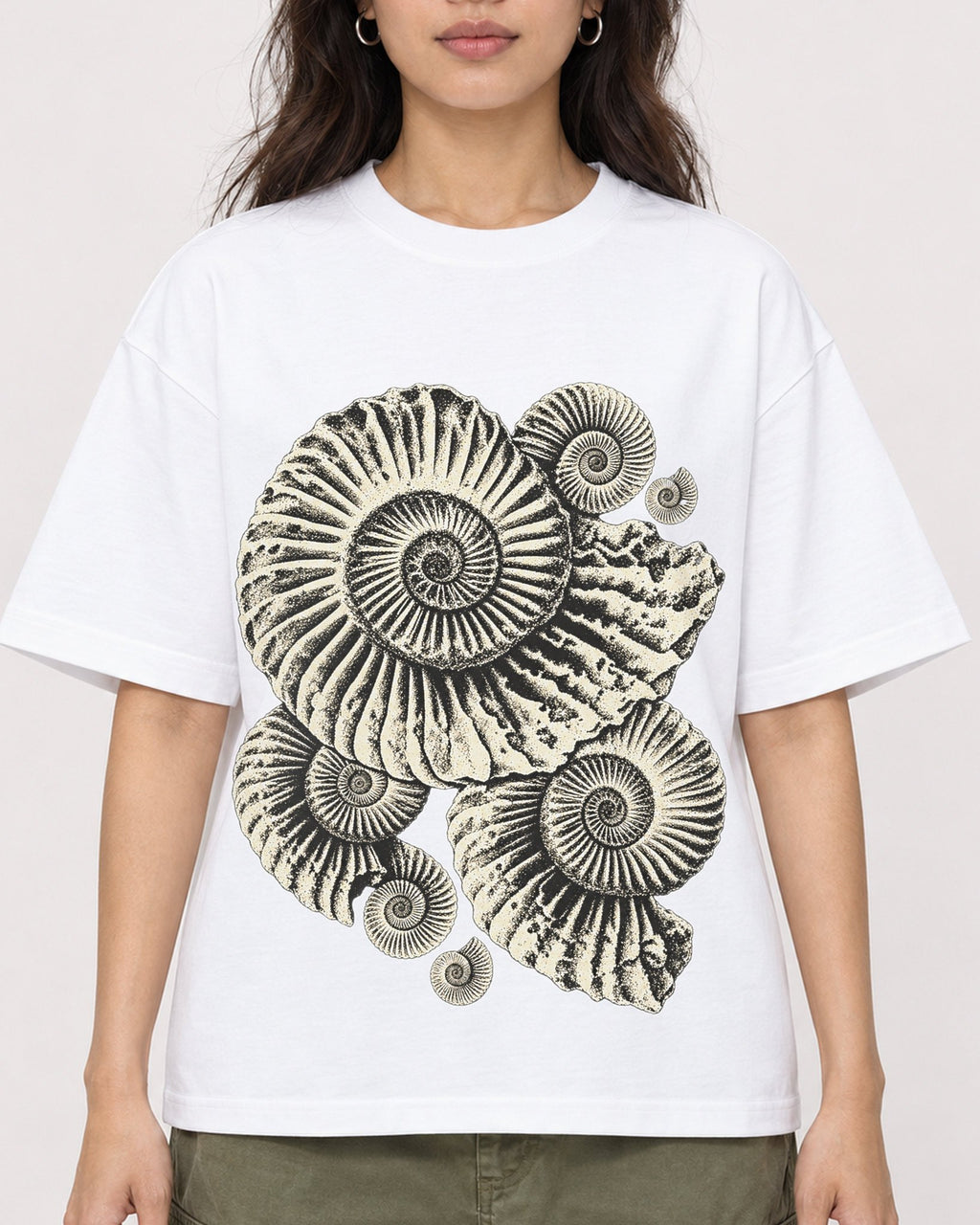 Mockup Boxy Heavyweight Tee White female close-up 02