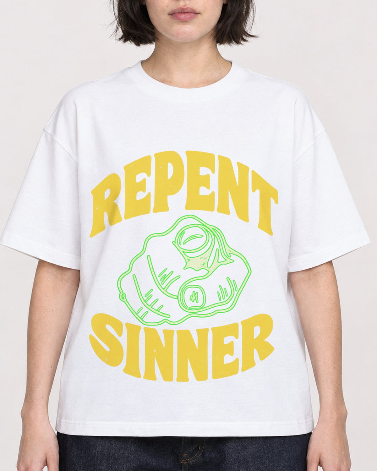 Mockup Boxy Heavyweight Tee White female close-up 39