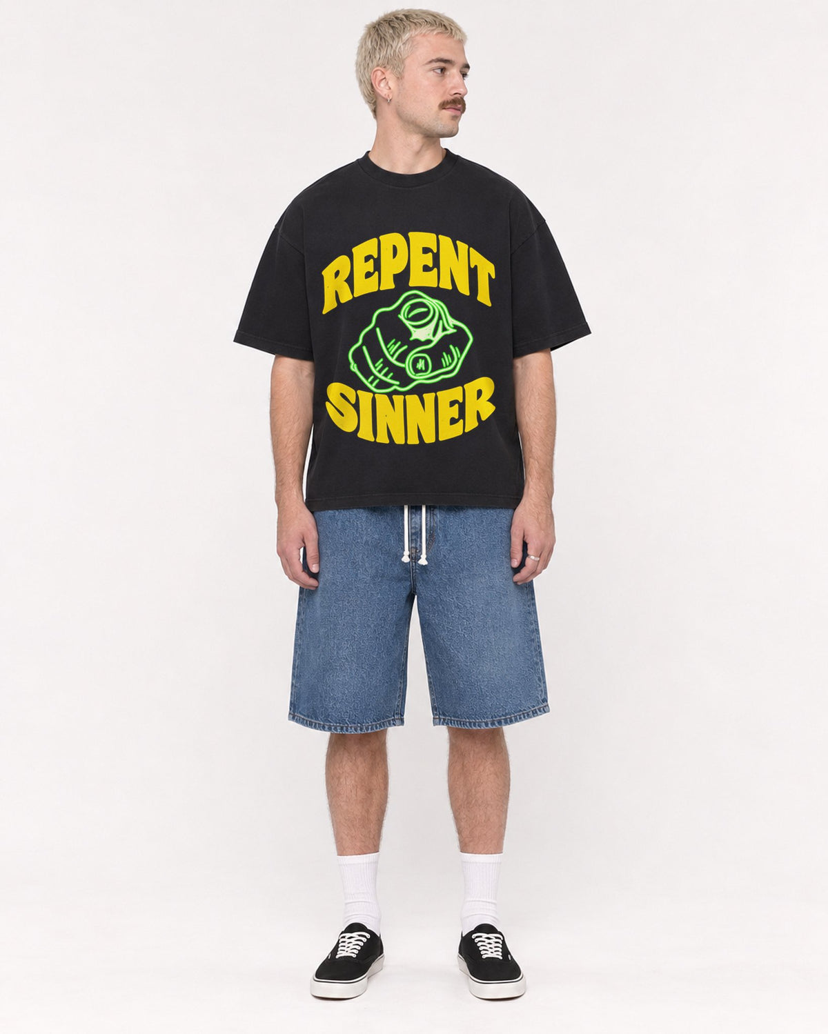 Mockup Boxy Heavyweight Tee Black male full-body 39