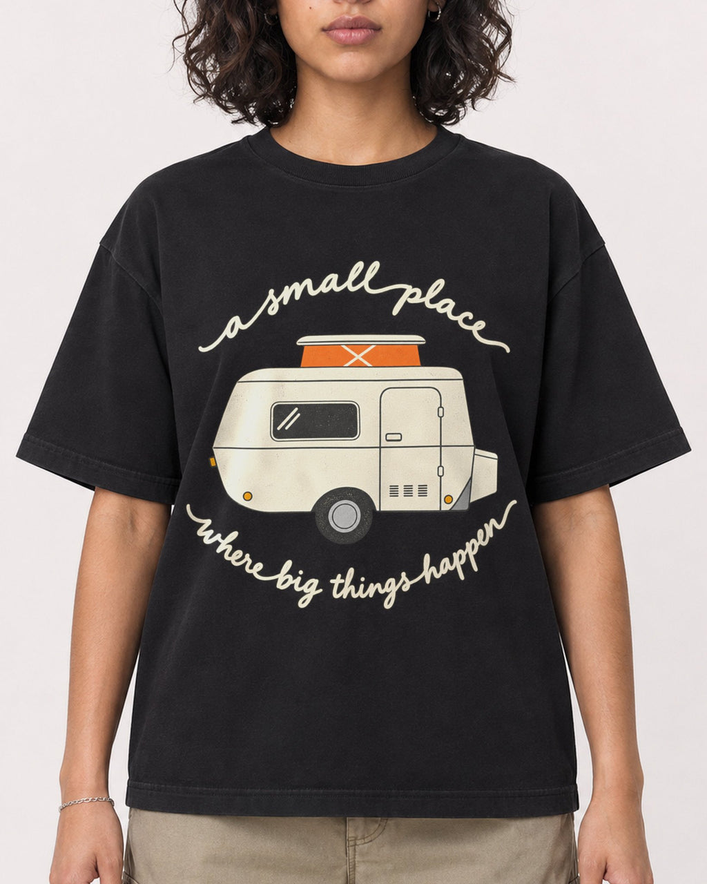 Mockup Boxy Heavyweight Tee Black female close-up 26
