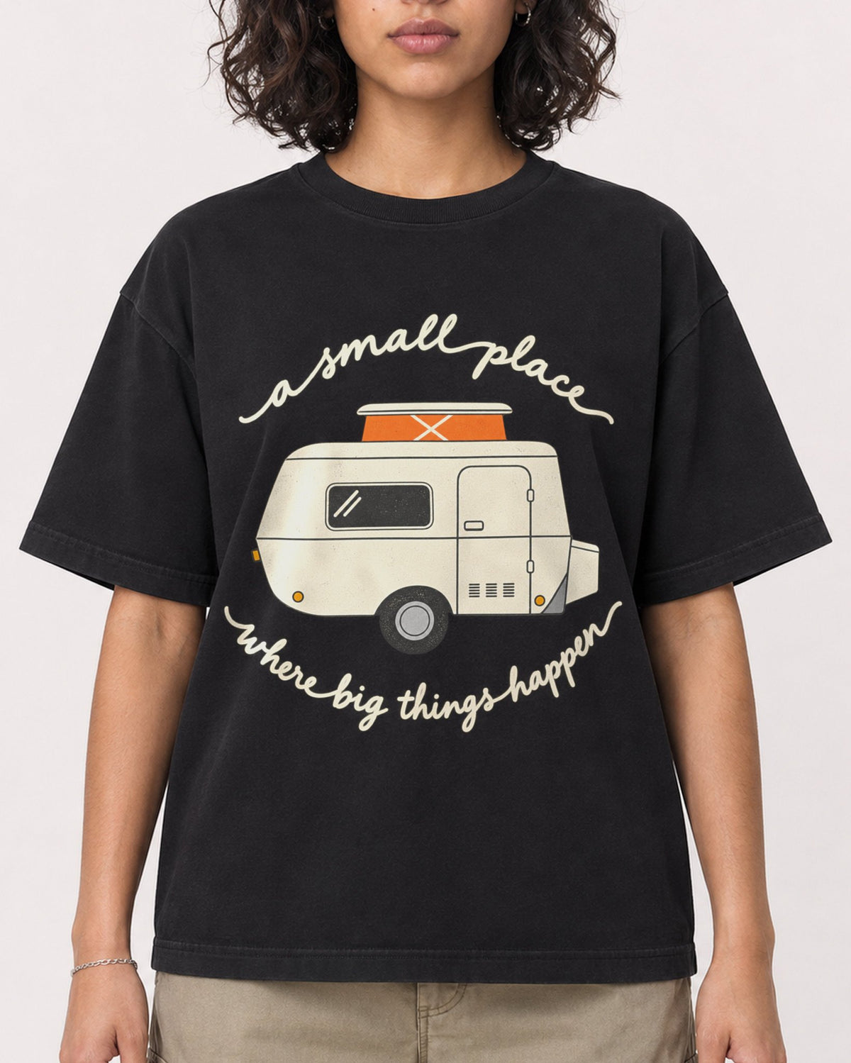Mockup Boxy Heavyweight Tee Black female close-up 26