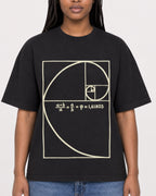 Mockup Boxy Heavyweight Tee Black female close-up 04