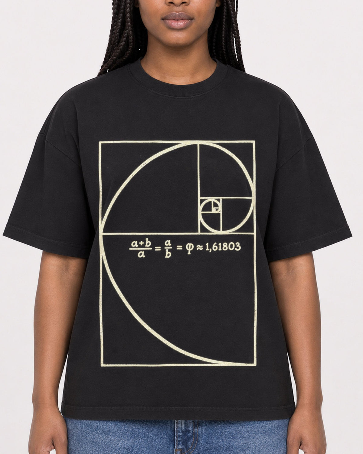 Mockup Boxy Heavyweight Tee Black female close-up 04