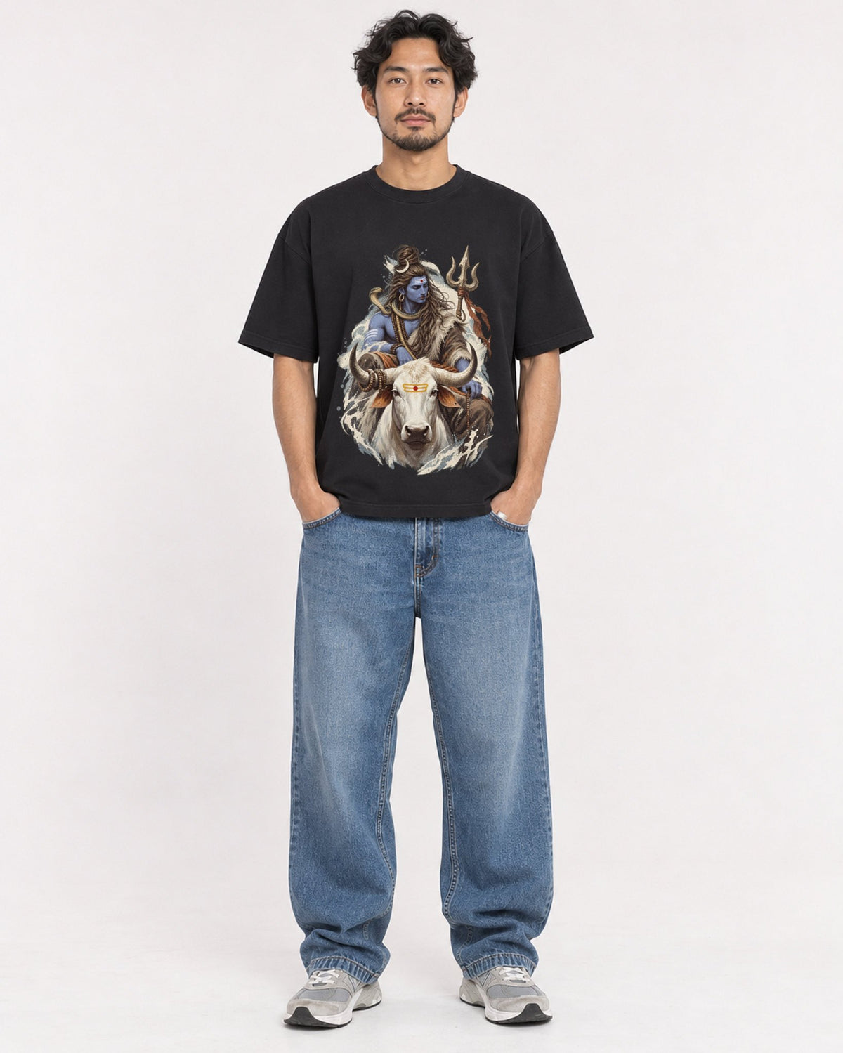 Mockup Boxy Heavyweight Tee Black male full-body 02