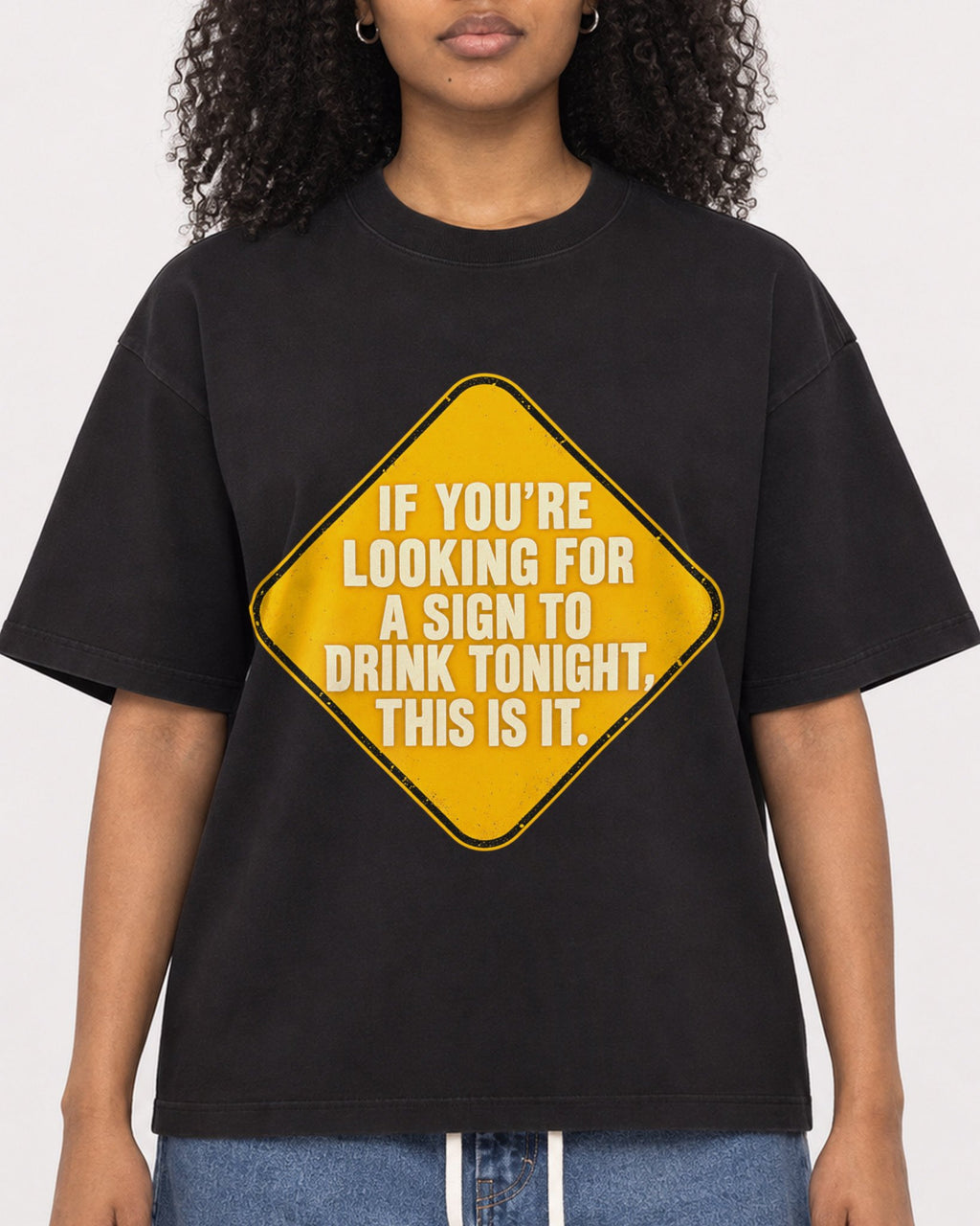 Mockup Boxy Heavyweight Tee Black female close-up 05