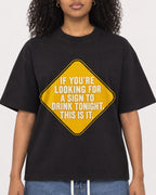 Mockup Boxy Heavyweight Tee Black female close-up 05