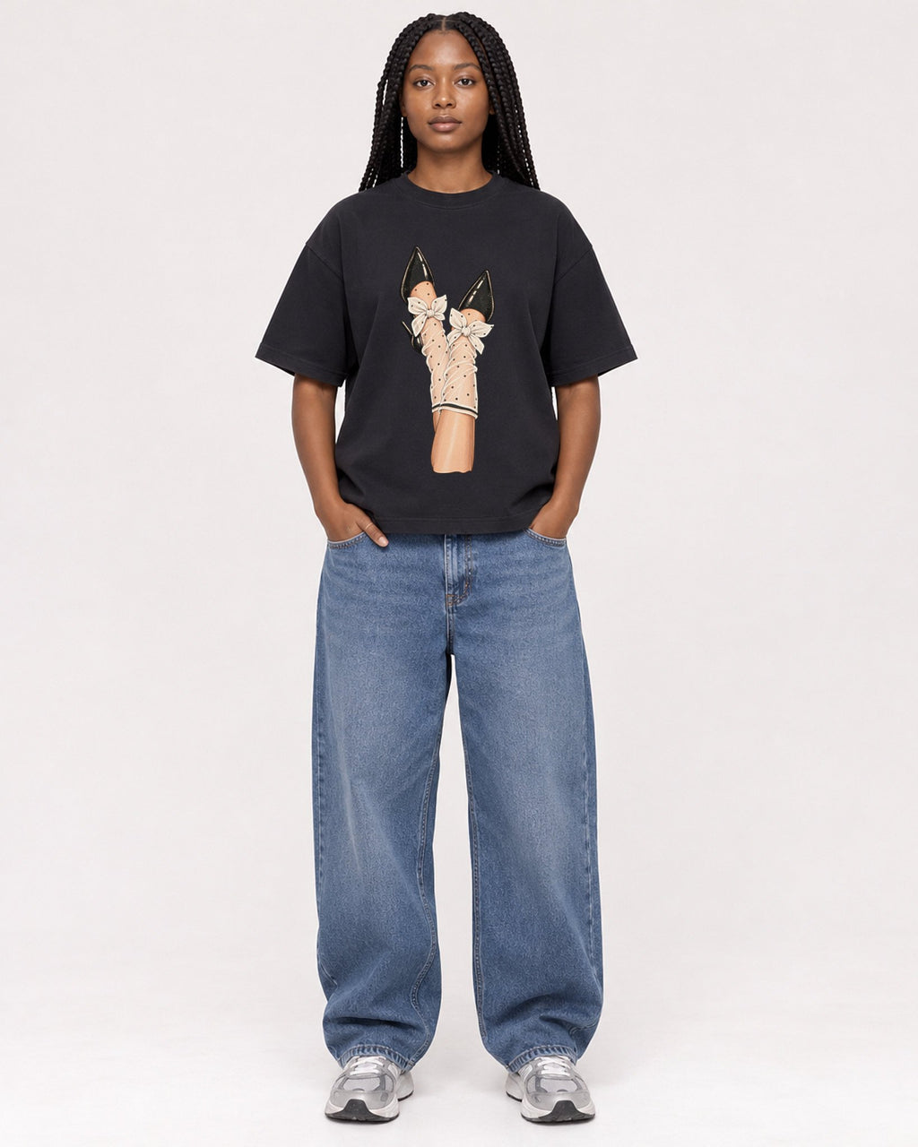 Mockup Boxy Heavyweight Tee Black female full-body 04
