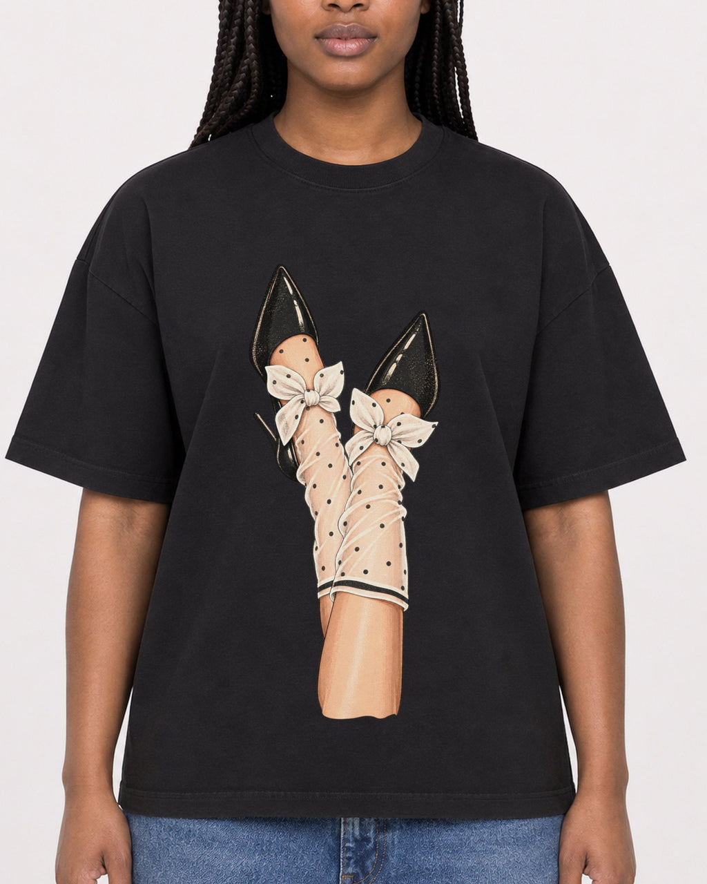 Mockup Boxy Heavyweight Tee Black female close-up 04