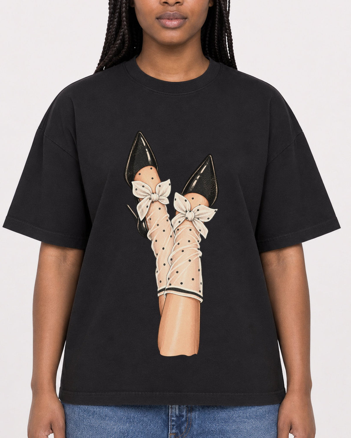 Mockup Boxy Heavyweight Tee Black female close-up 04