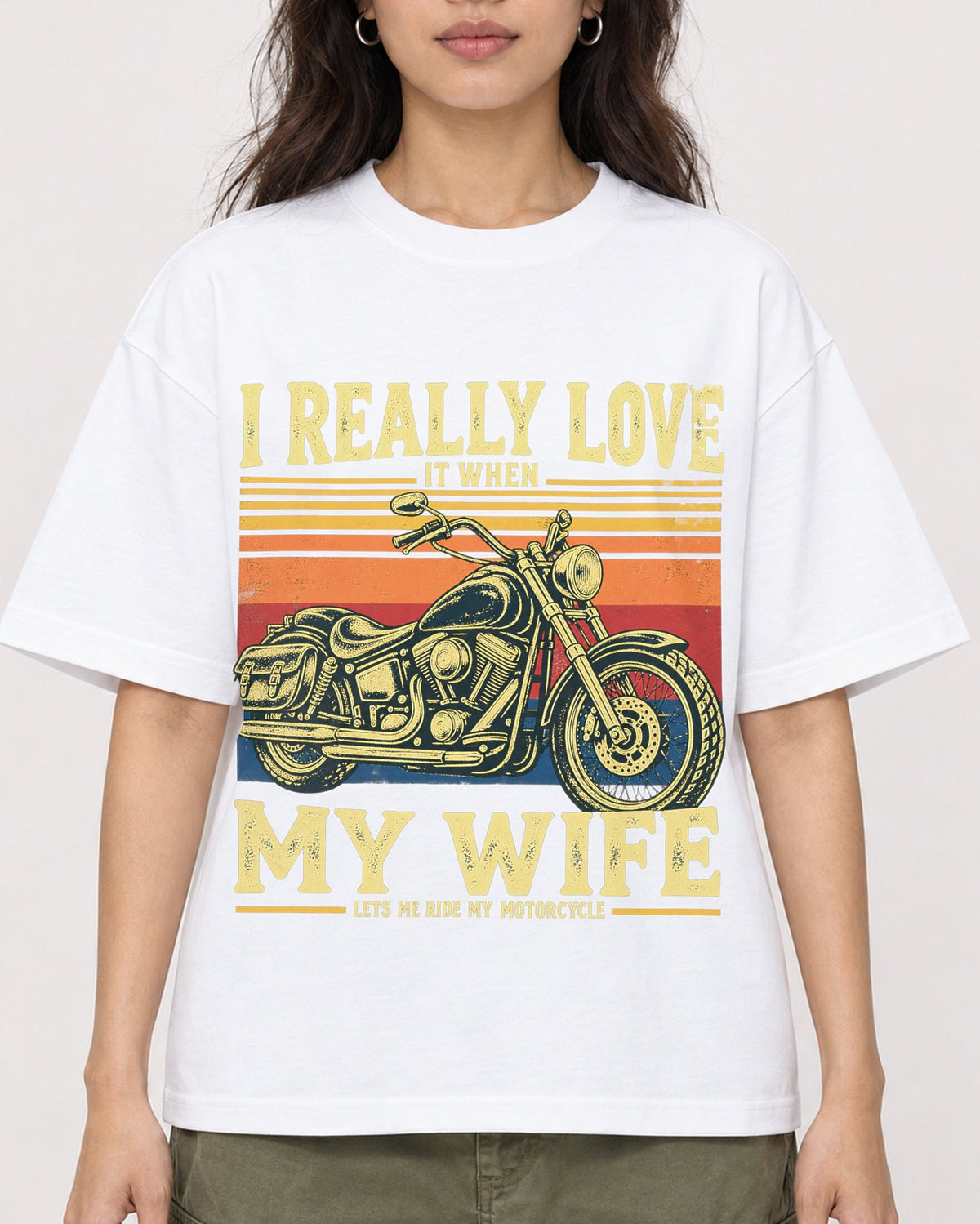 Mockup Boxy Heavyweight Tee White female close-up 02