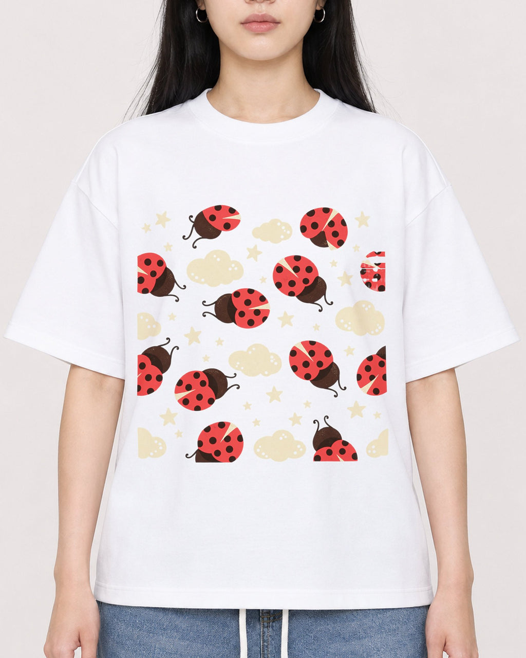 Mockup Boxy Heavyweight Tee White female close-up 01