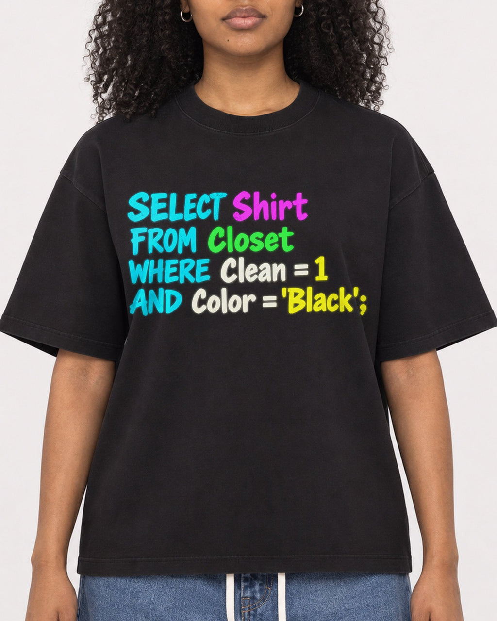 Mockup Boxy Heavyweight Tee Black female close-up 05