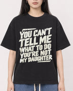 Mockup Boxy Heavyweight Tee Black female close-up 01