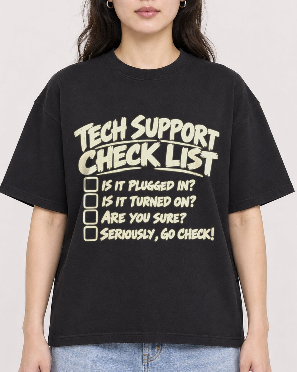 Mockup Boxy Heavyweight Tee Black female close-up 03