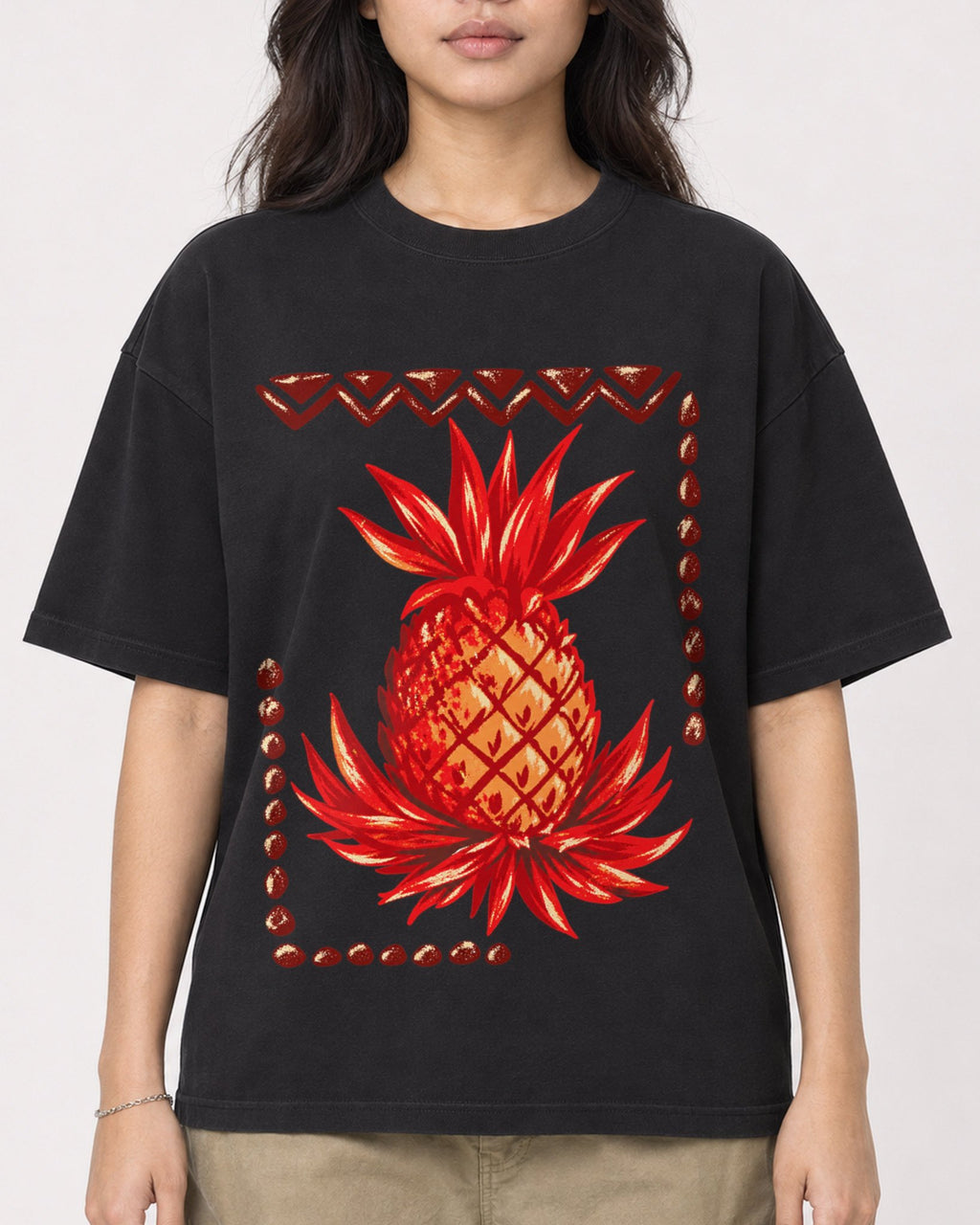 Mockup Boxy Heavyweight Tee Black female close-up 02