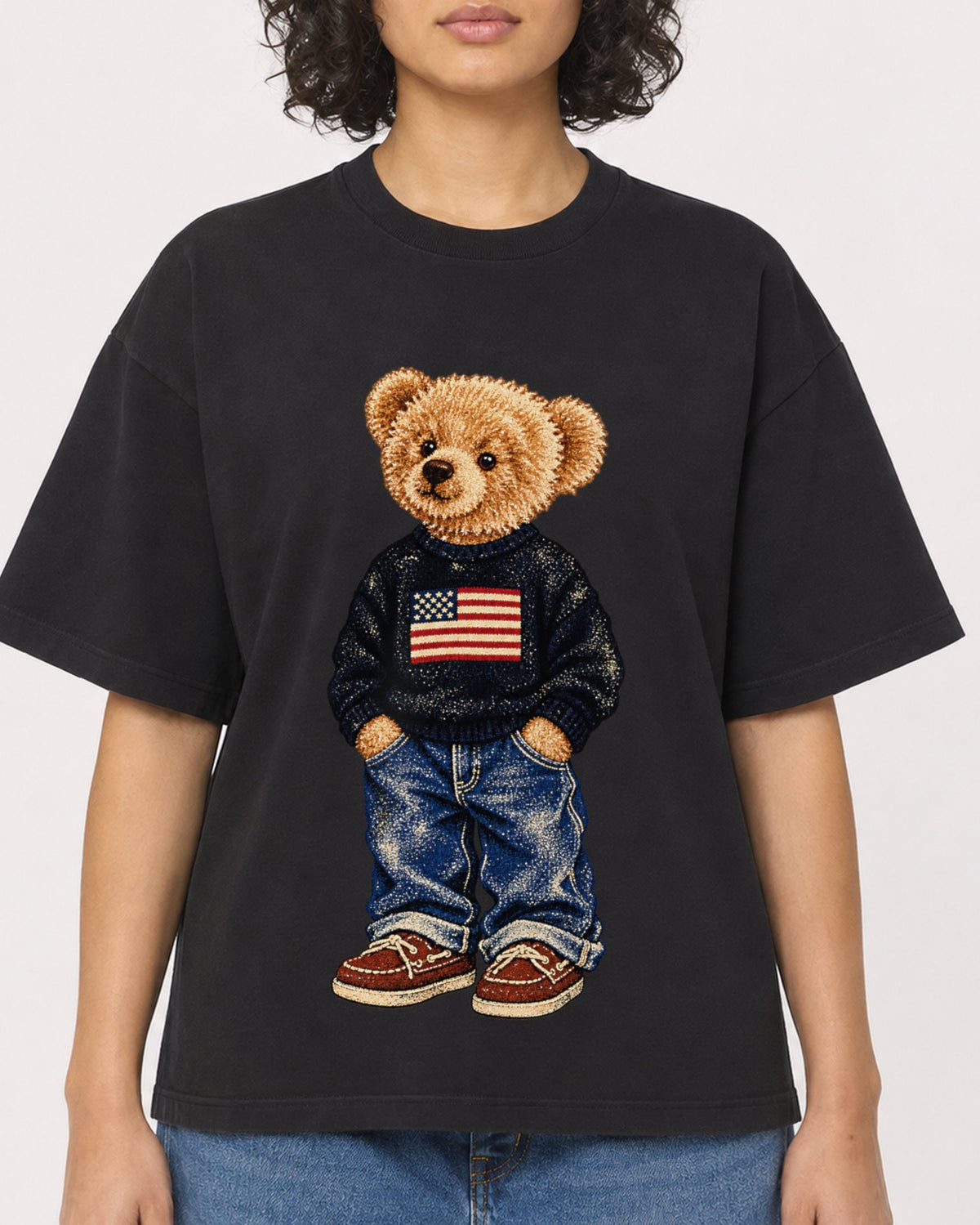 Mockup Boxy Heavyweight Tee Black female close-up 40