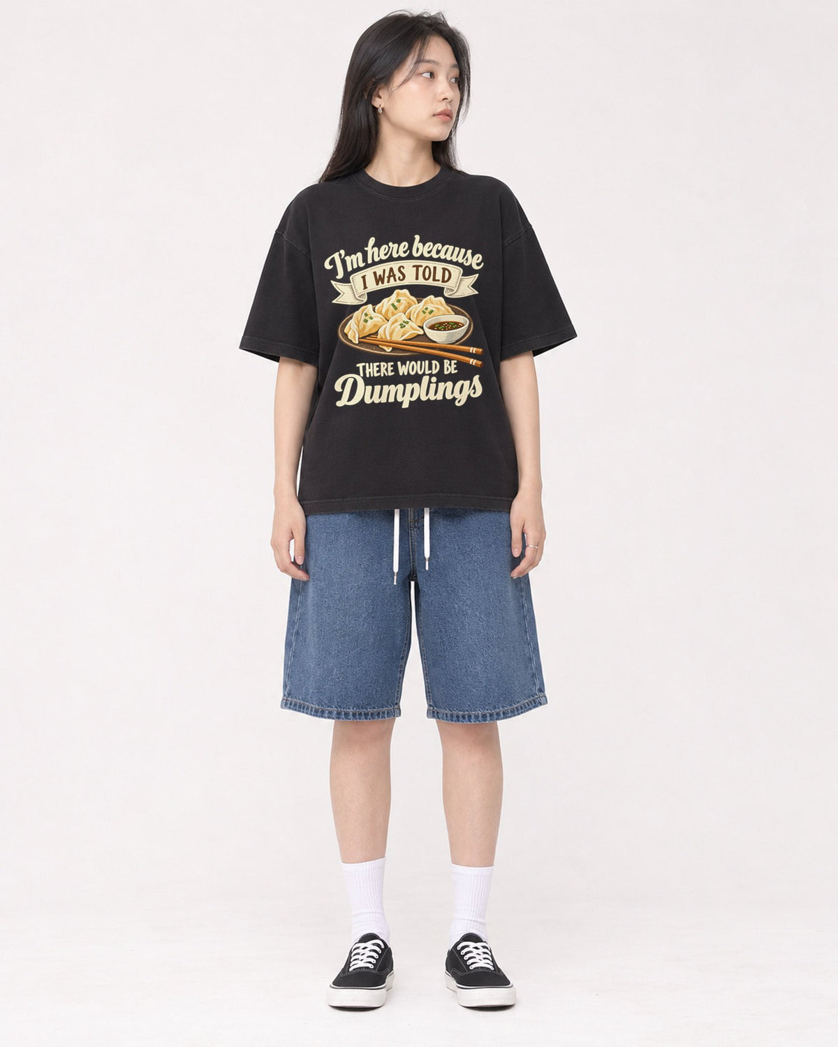 Mockup Boxy Heavyweight Tee Black female full-body 01
