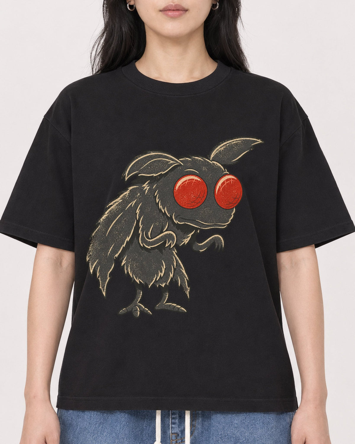 Mockup Boxy Heavyweight Tee Black female close-up 13