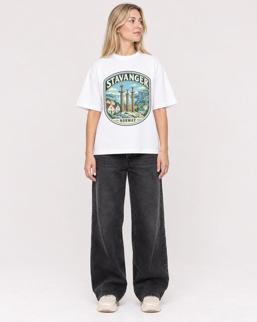 Mockup Boxy Heavyweight Tee White female full-body 08