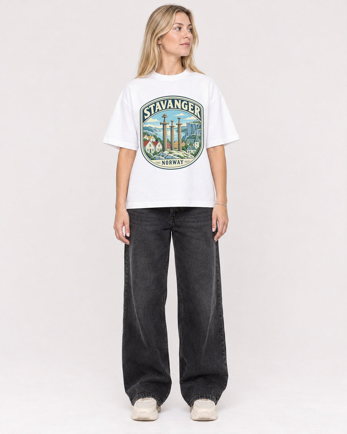 Mockup Boxy Heavyweight Tee White female full-body 08