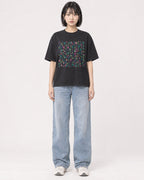 Mockup Boxy Heavyweight Tee Black female full-body 11